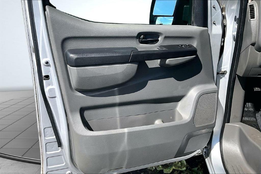 Nissan NV Cargo 3500 HD S High Roof 2012