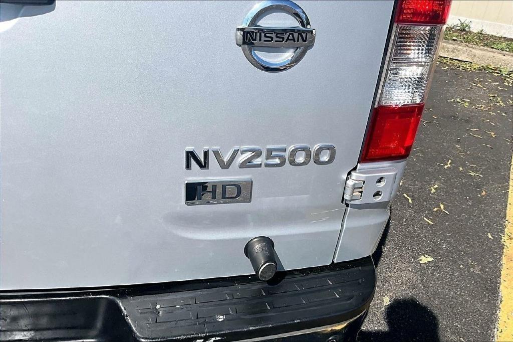 Nissan NV Cargo 3500 HD S High Roof 2012