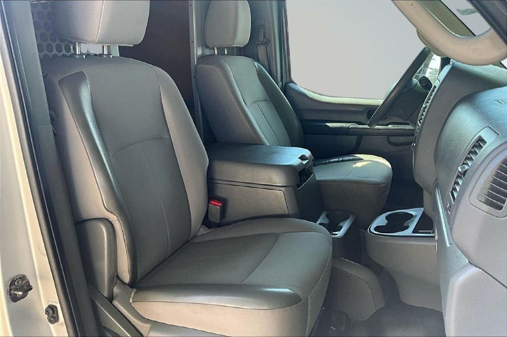 Nissan NV Cargo 3500 HD S High Roof 2012