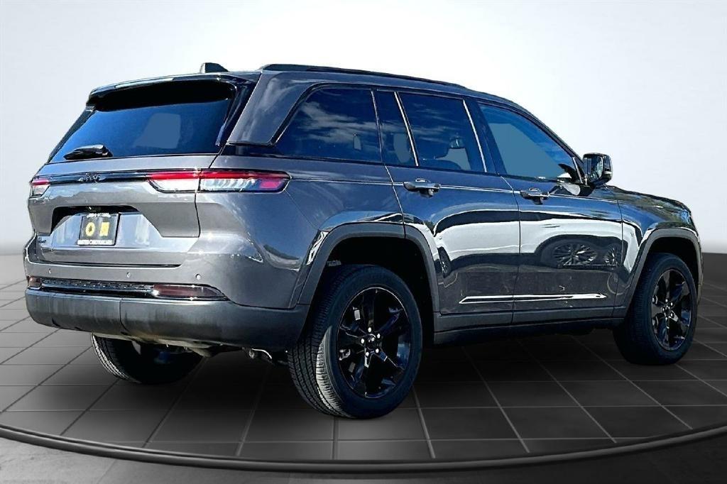 Jeep Grand Cherokee Laredo 4WD 2022