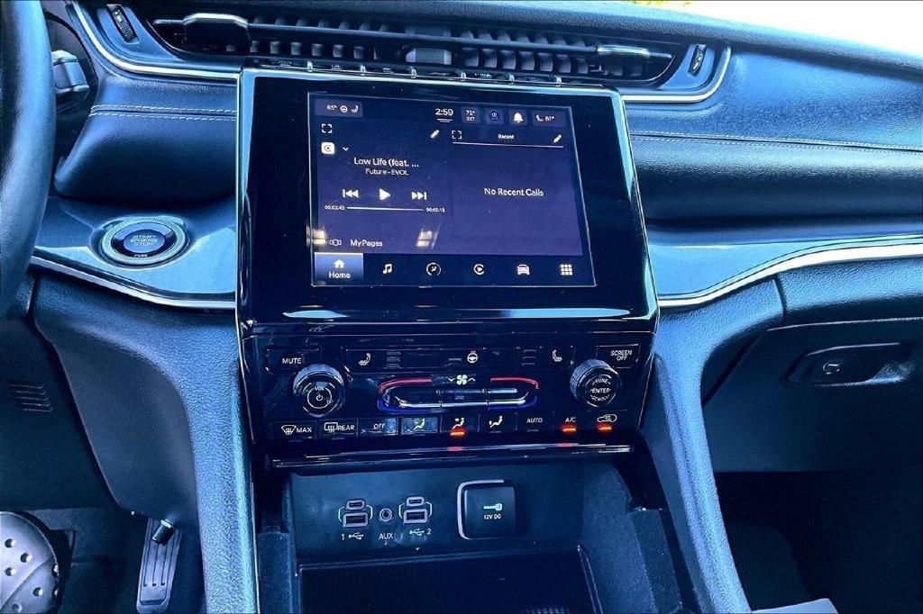 Jeep Grand Cherokee Laredo 4WD 2022