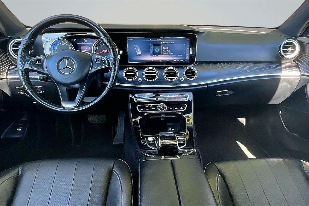 Mercedes-Benz E-Class E300 Luxury 4MATIC Sedan 2017