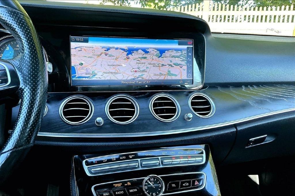 Mercedes-Benz E-Class E300 Luxury 4MATIC Sedan 2017