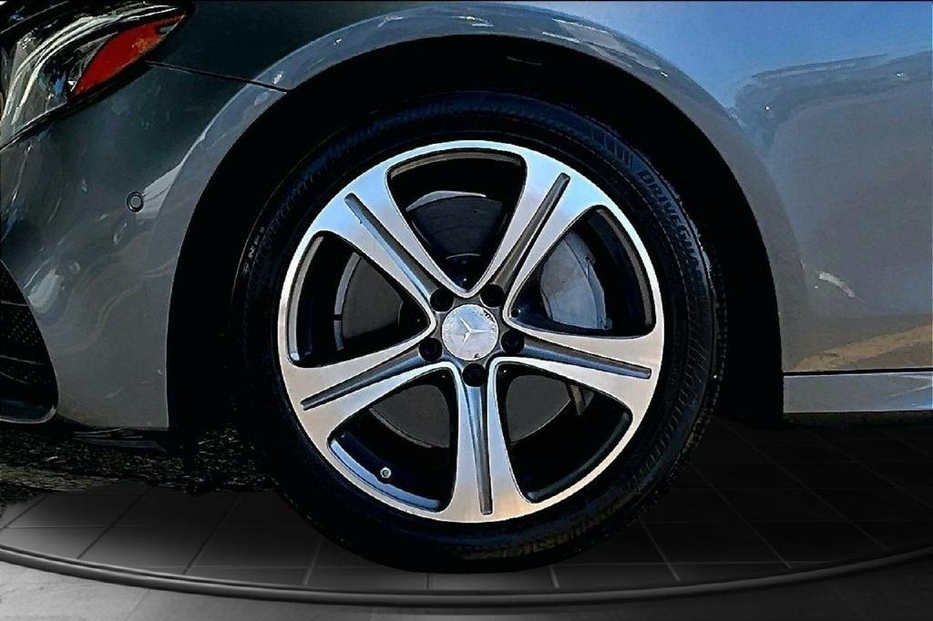Mercedes-Benz E-Class E300 Luxury 4MATIC Sedan 2017