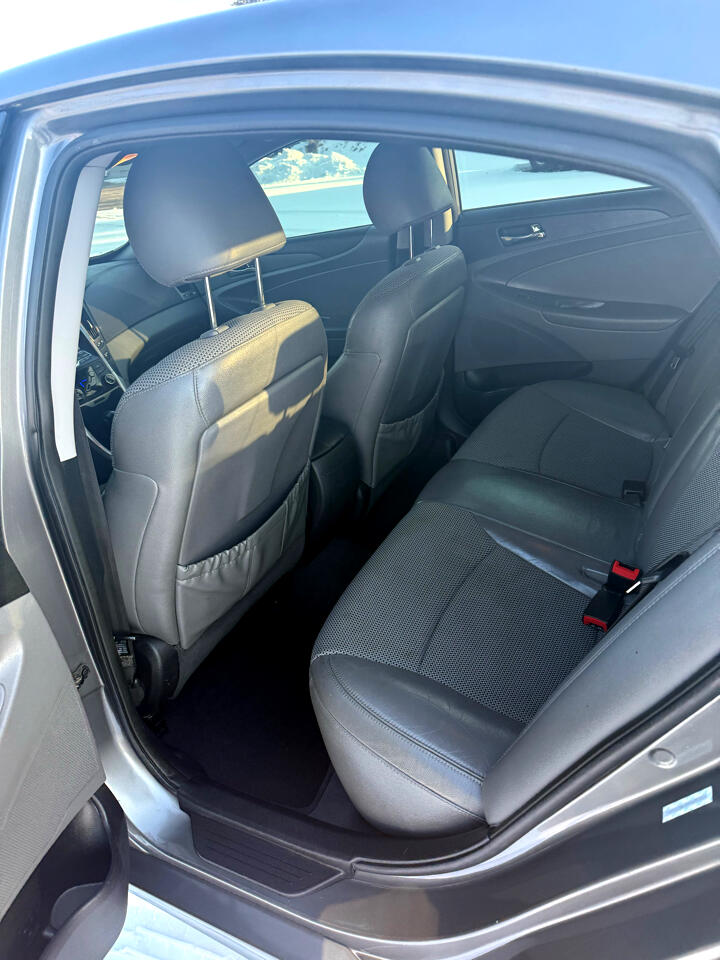 Hyundai Sonata SE Auto 2011