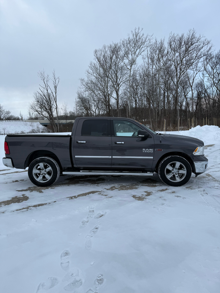 RAM 1500 SLT Crew Cab SWB 4WD 2015