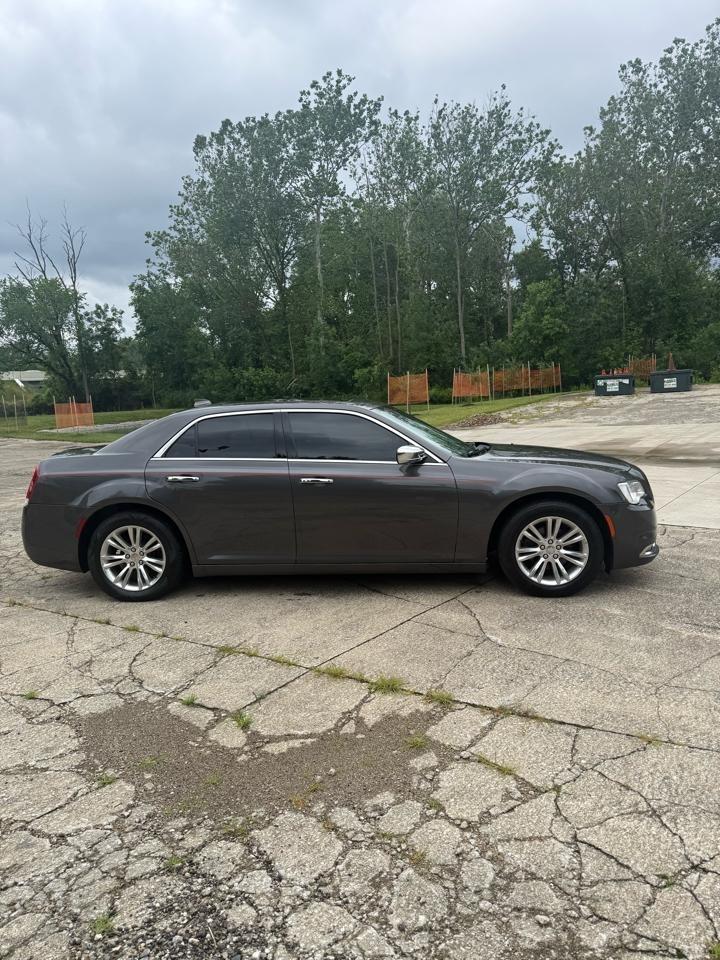 Chrysler 300  2016