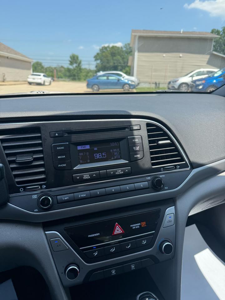 Hyundai Elantra SE 6AT 2017