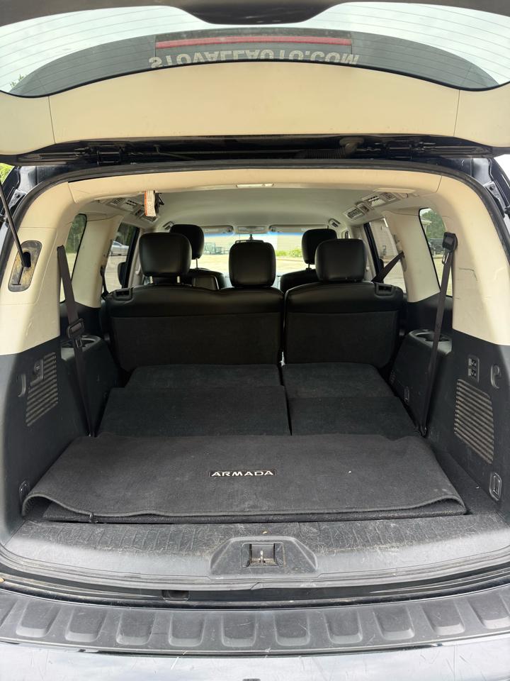Nissan Armada SV AWD 2017