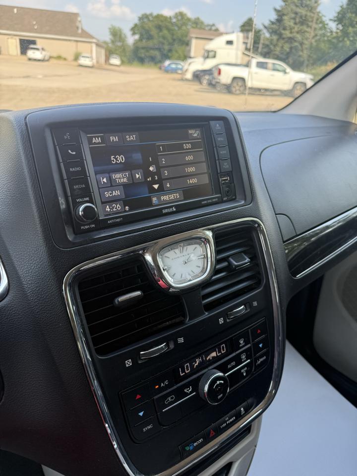 Chrysler Town & Country Touring 2016