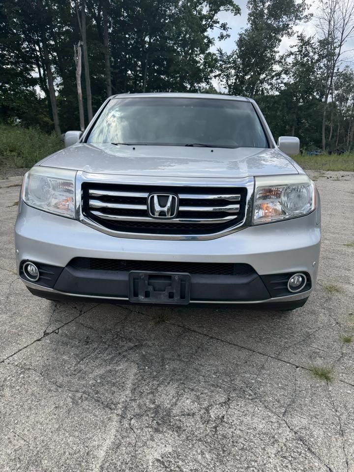 Honda Pilot Touring 4WD 5-Spd AT with DVD 2013