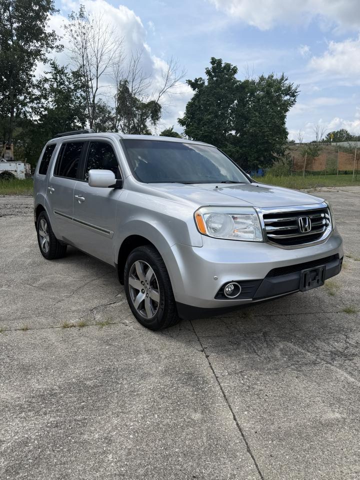 Honda Pilot Touring 4WD 5-Spd AT with DVD 2013