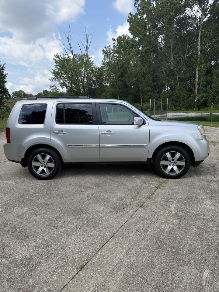 Honda Pilot Touring 4WD 5-Spd AT with DVD 2013