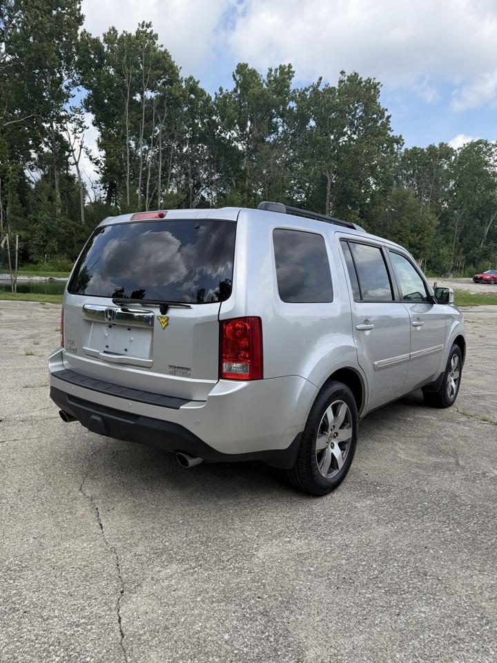 Honda Pilot Touring 4WD 5-Spd AT with DVD 2013