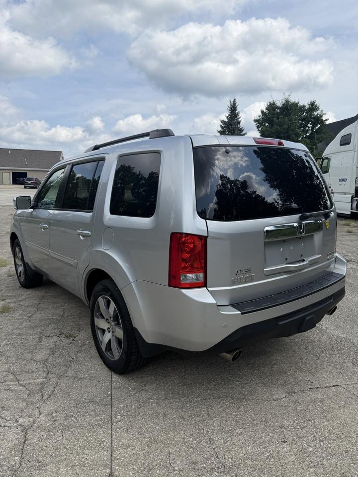 Honda Pilot Touring 4WD 5-Spd AT with DVD 2013