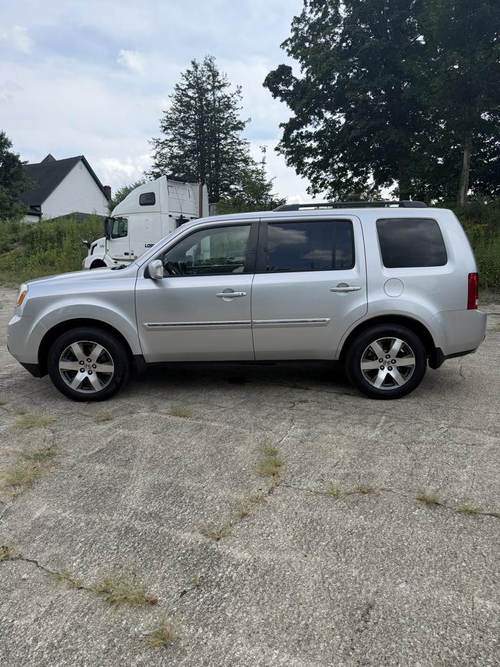 Honda Pilot Touring 4WD 5-Spd AT with DVD 2013