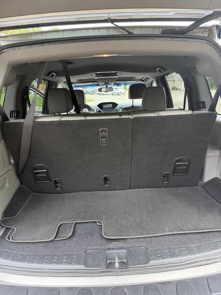 Honda Pilot Touring 4WD 5-Spd AT with DVD 2013