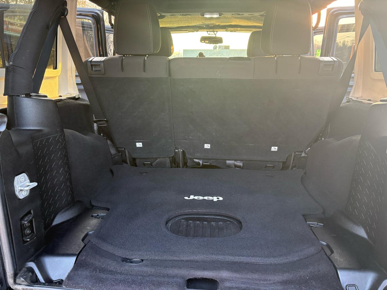 Jeep Wrangler Unlimited Sahara 4WD 2015