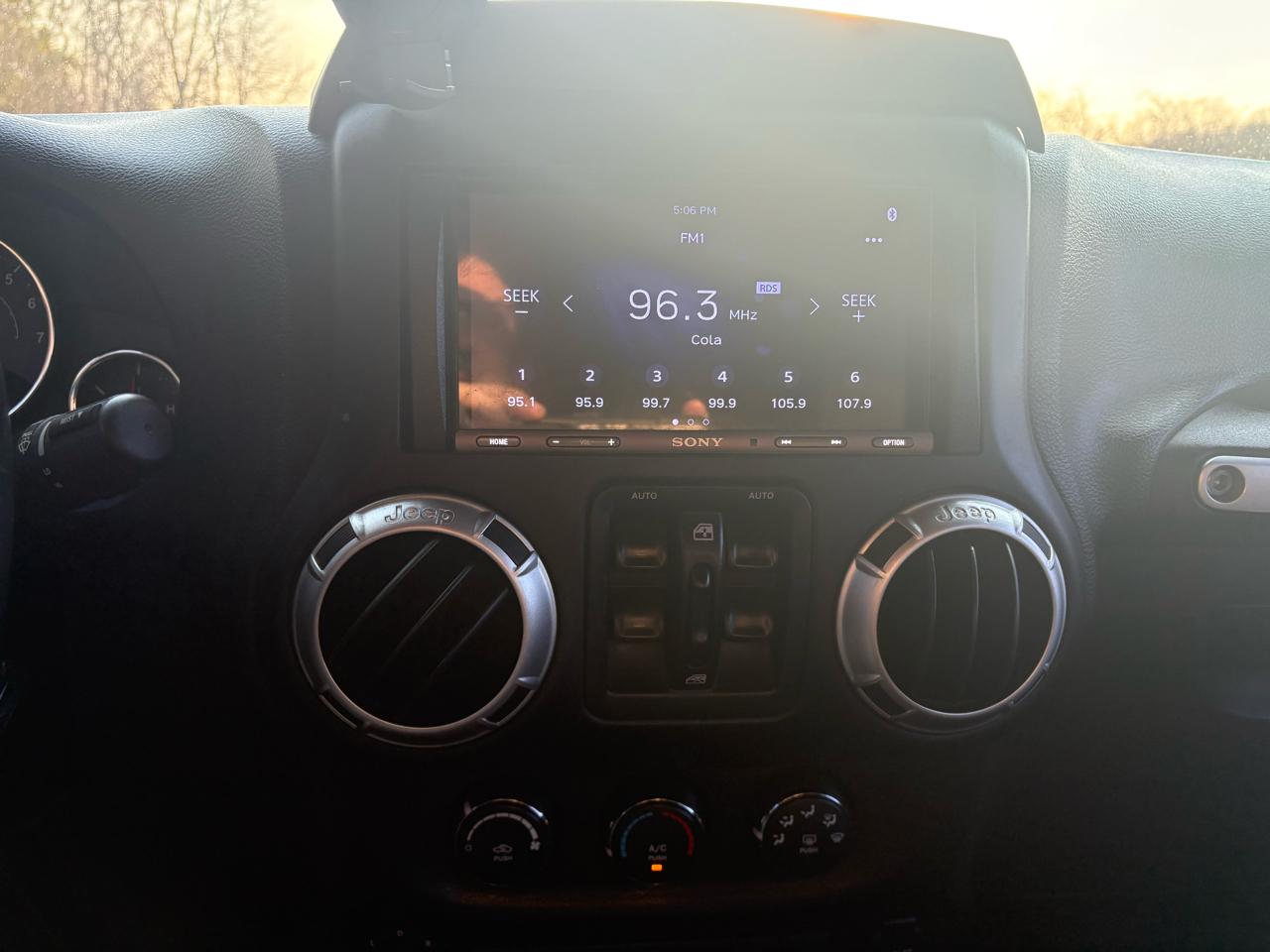 Jeep Wrangler Unlimited Sahara 4WD 2015