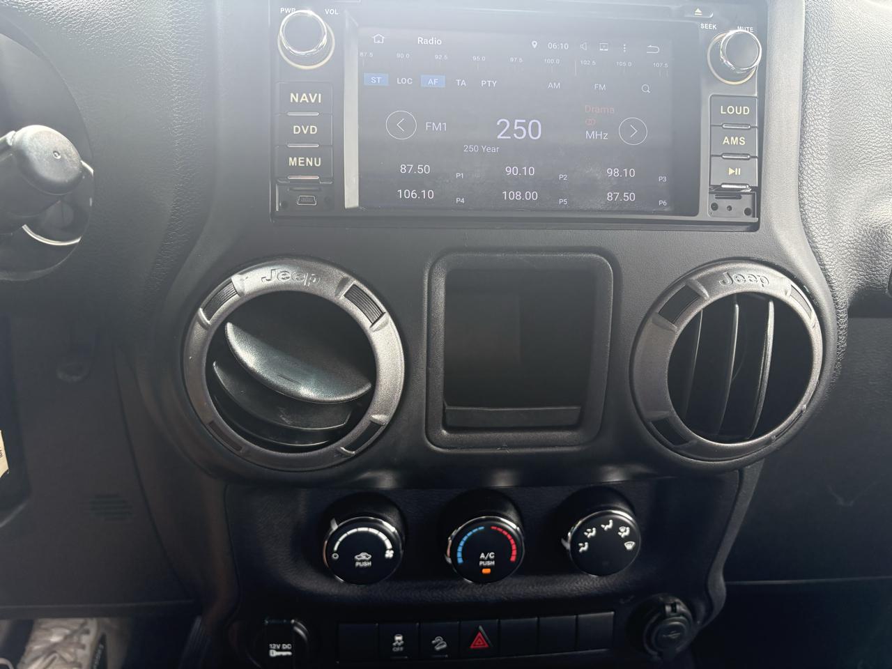 2017 Jeep Wrangler Unlimited Sport - Photo 14