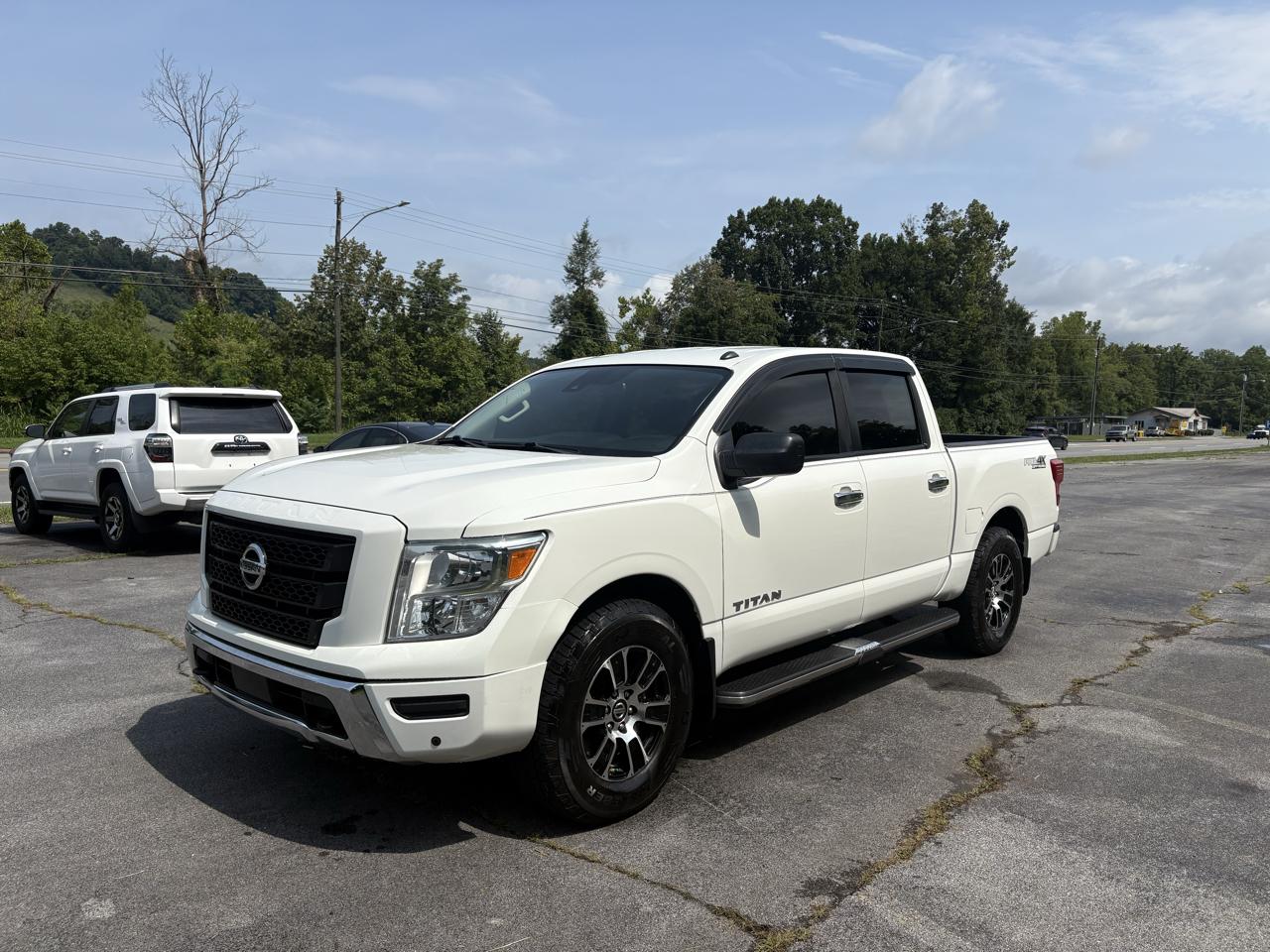 2021 Nissan Titan SV Crew Cab 4WD