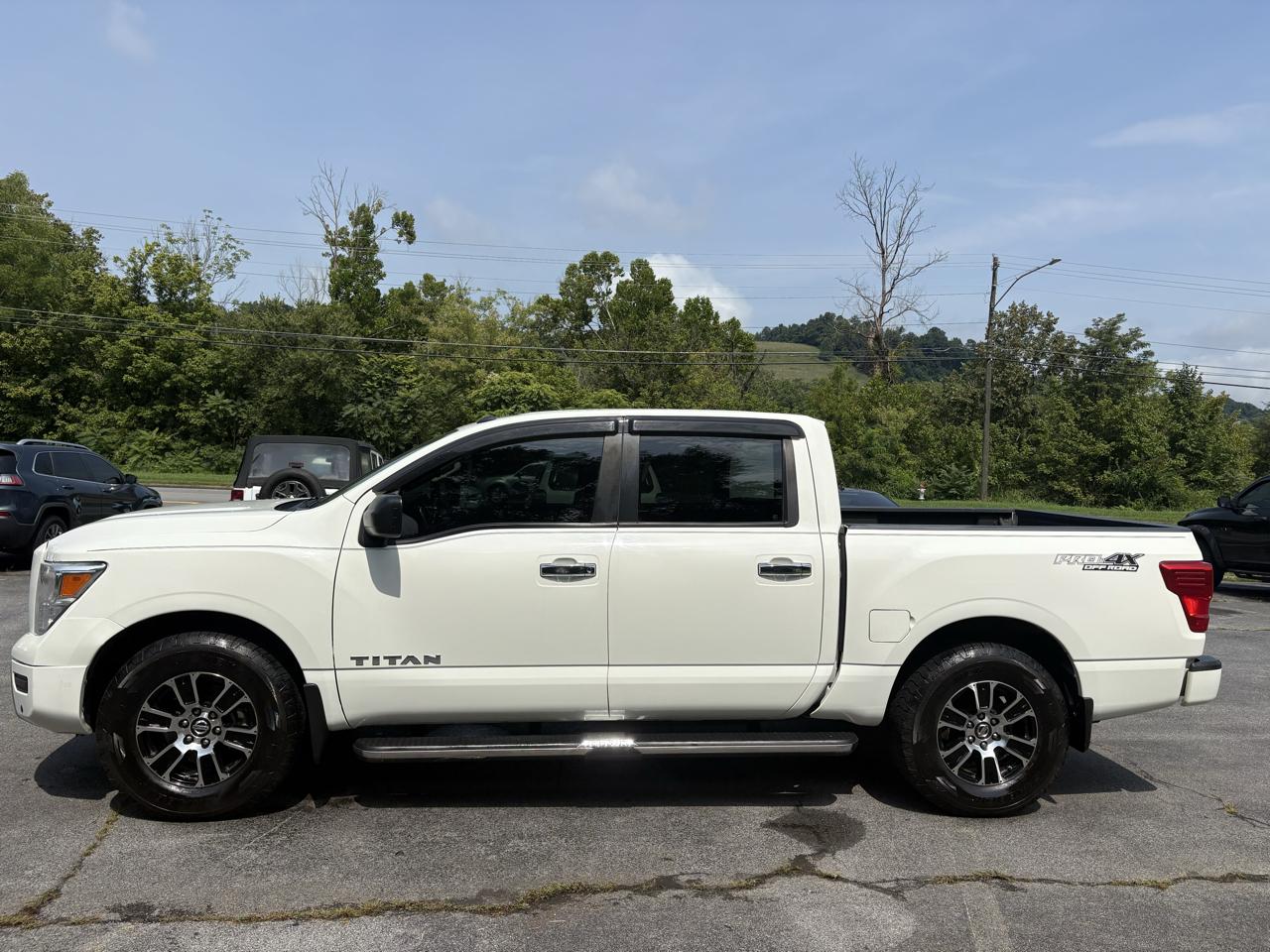 Nissan Titan SV Crew Cab 4WD 2021