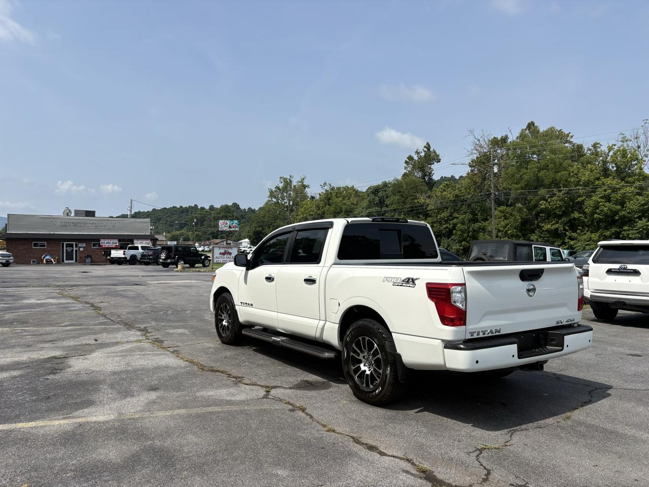 Nissan Titan SV Crew Cab 4WD 2021