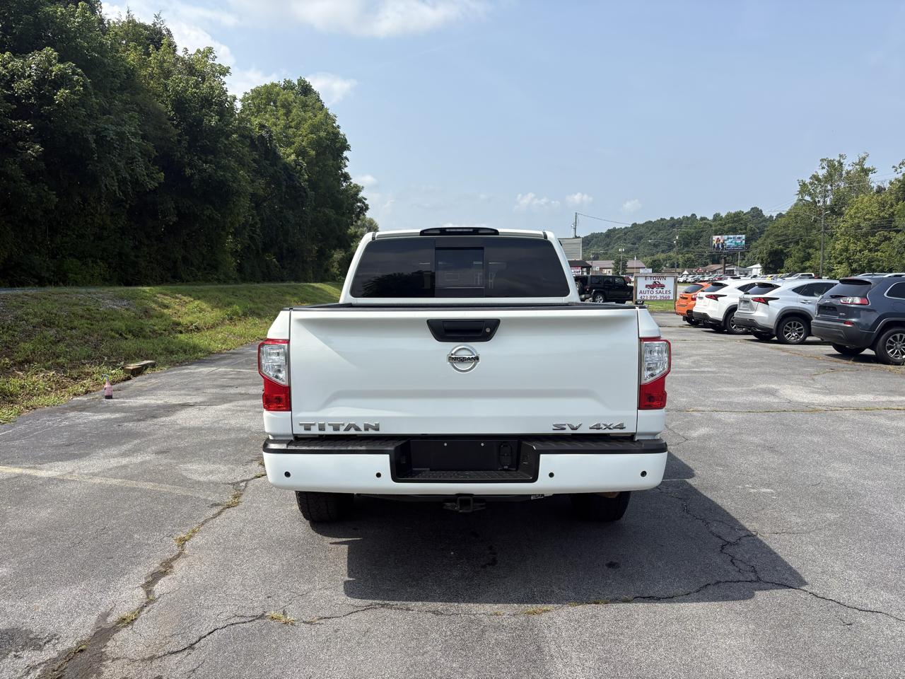 Nissan Titan SV Crew Cab 4WD 2021