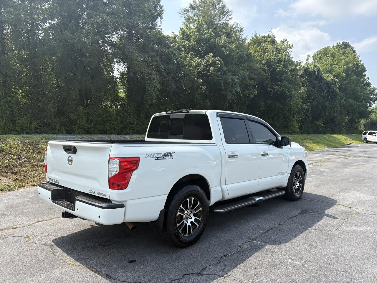Nissan Titan SV Crew Cab 4WD 2021