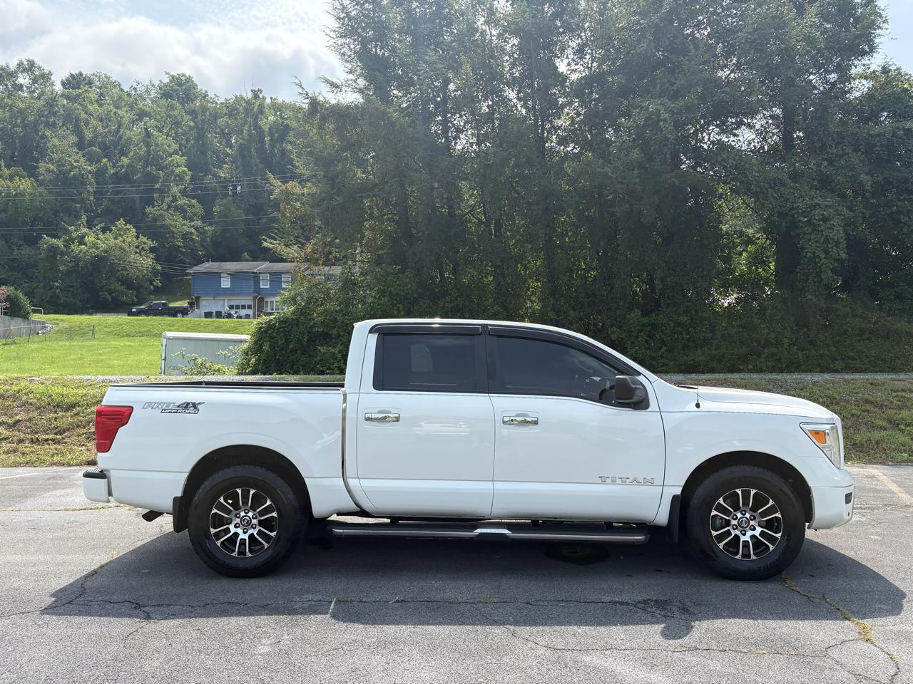 Nissan Titan SV Crew Cab 4WD 2021