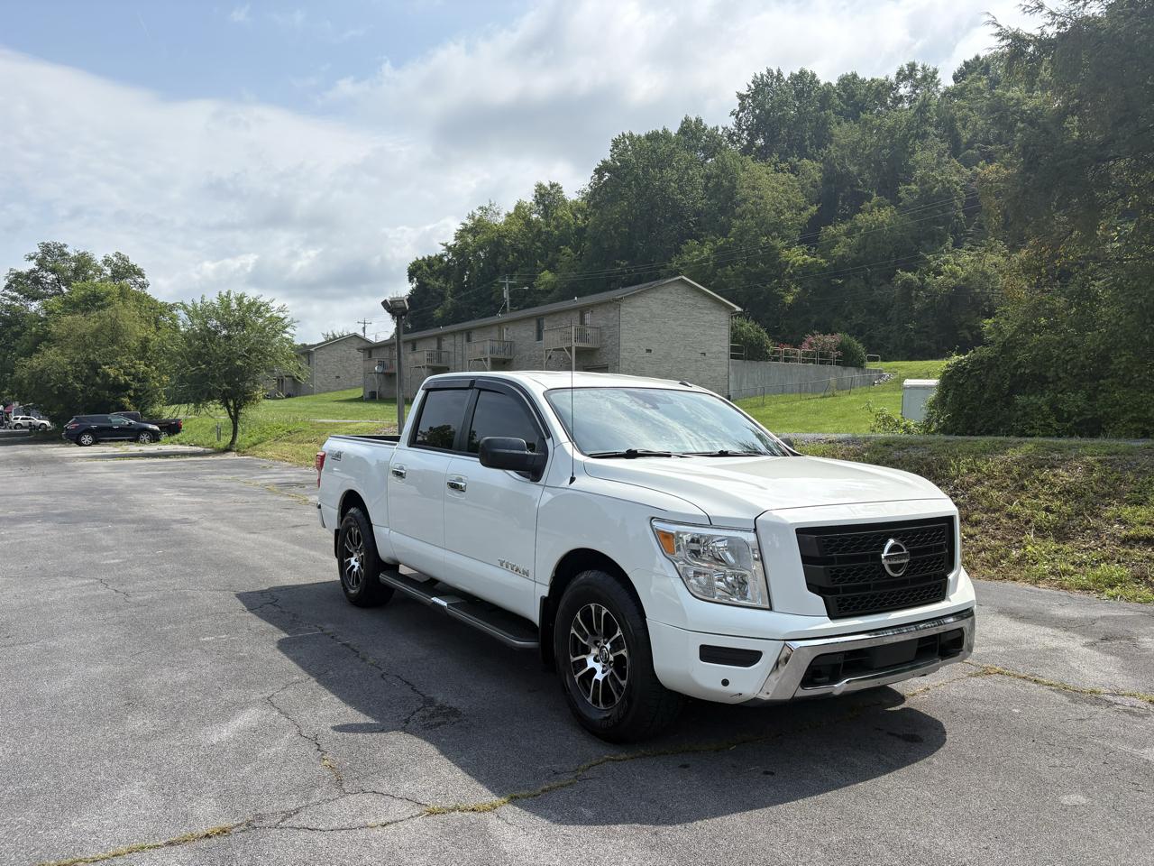 Nissan Titan SV Crew Cab 4WD 2021
