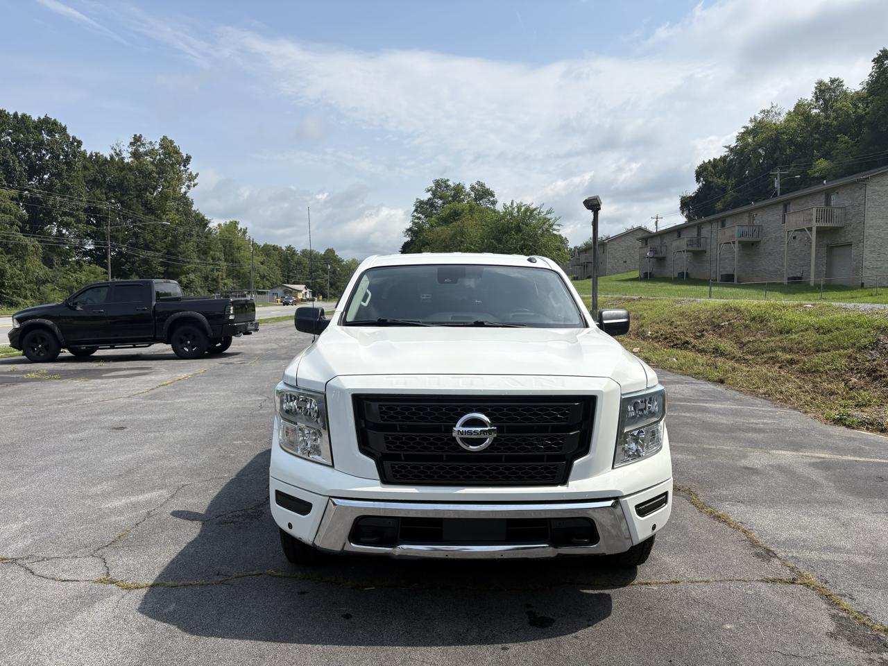 Nissan Titan SV Crew Cab 4WD 2021