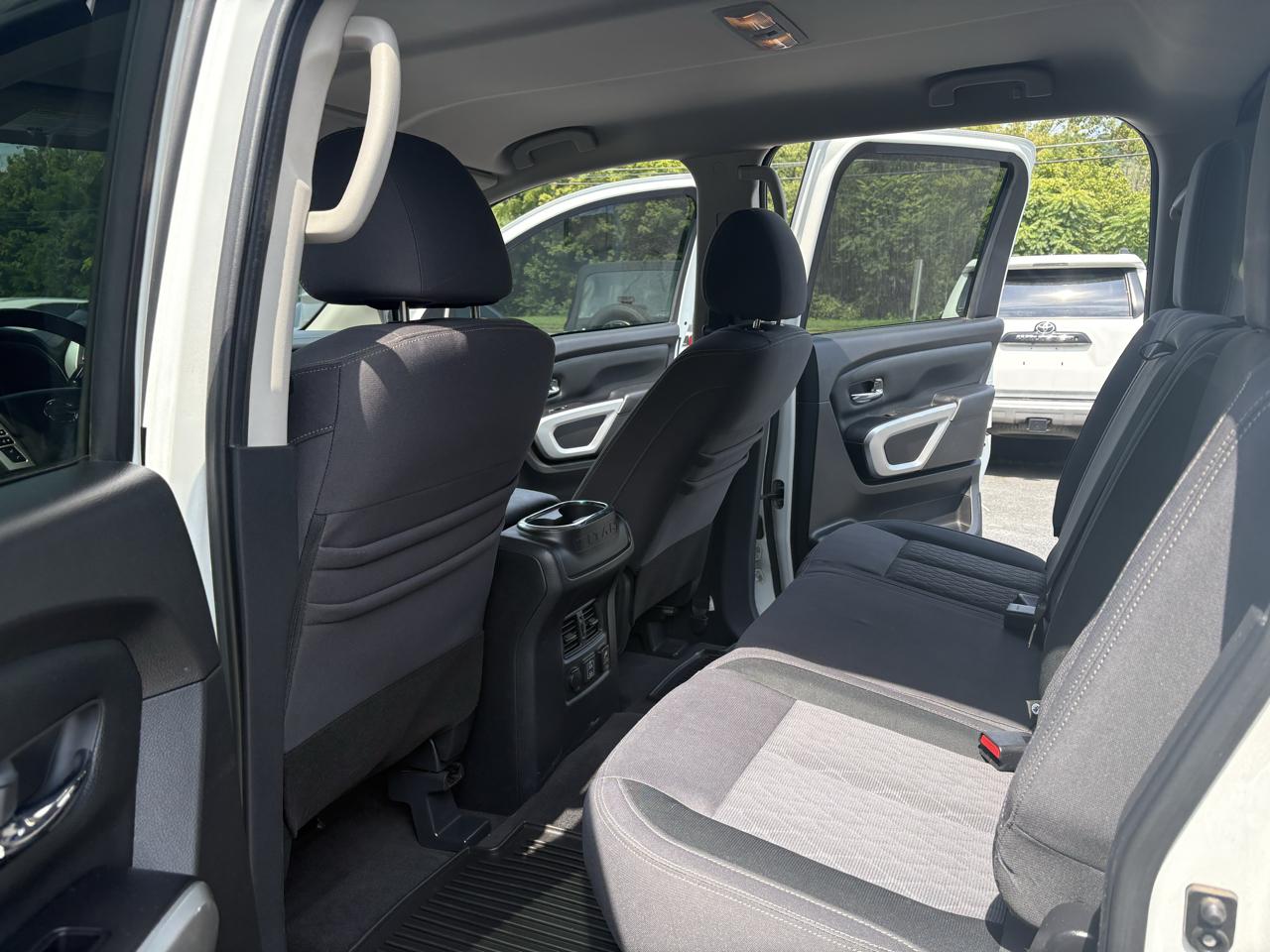 Nissan Titan SV Crew Cab 4WD 2021