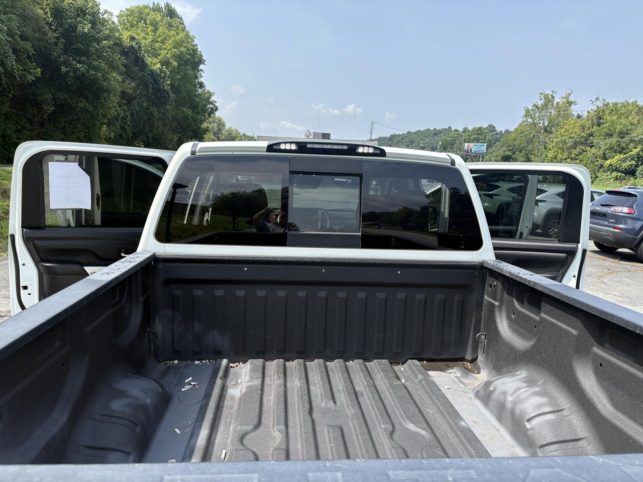 Nissan Titan SV Crew Cab 4WD 2021