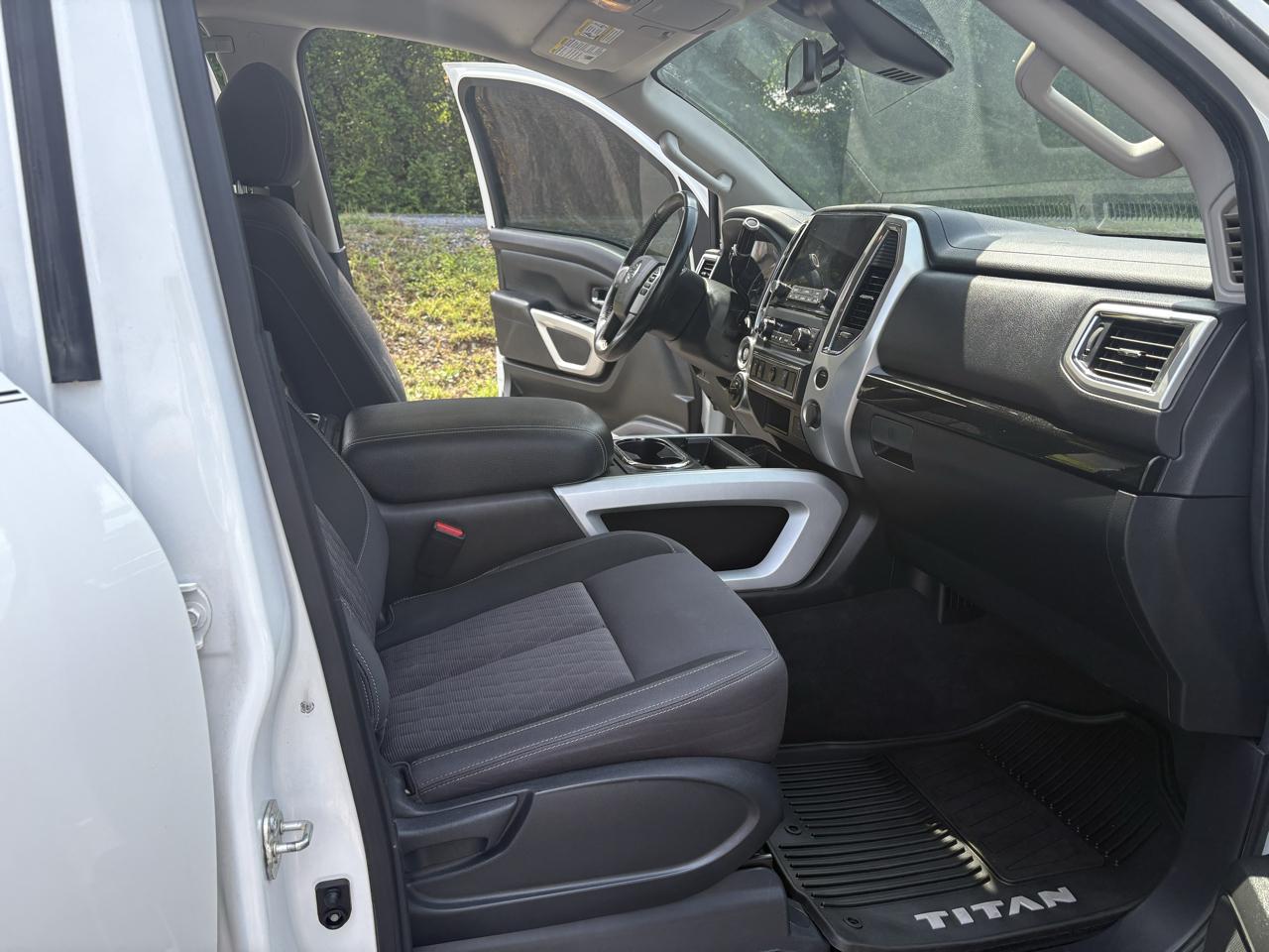 Nissan Titan SV Crew Cab 4WD 2021