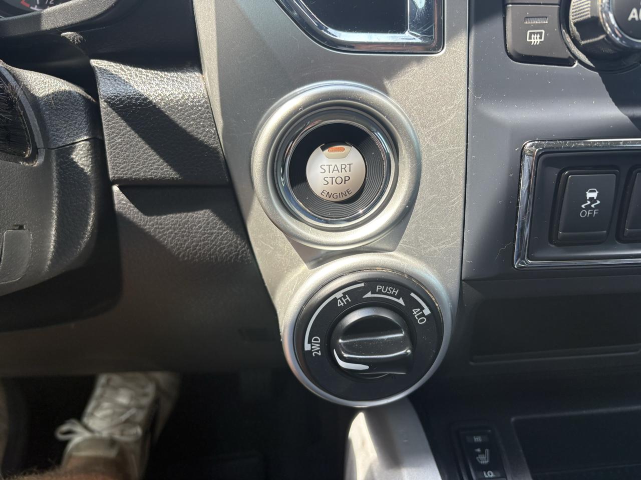 Nissan Titan SV Crew Cab 4WD 2021