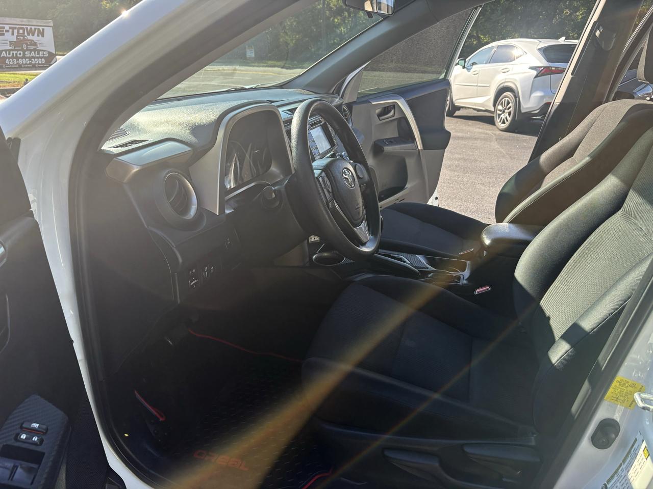 Toyota RAV4 LE AWD 2015