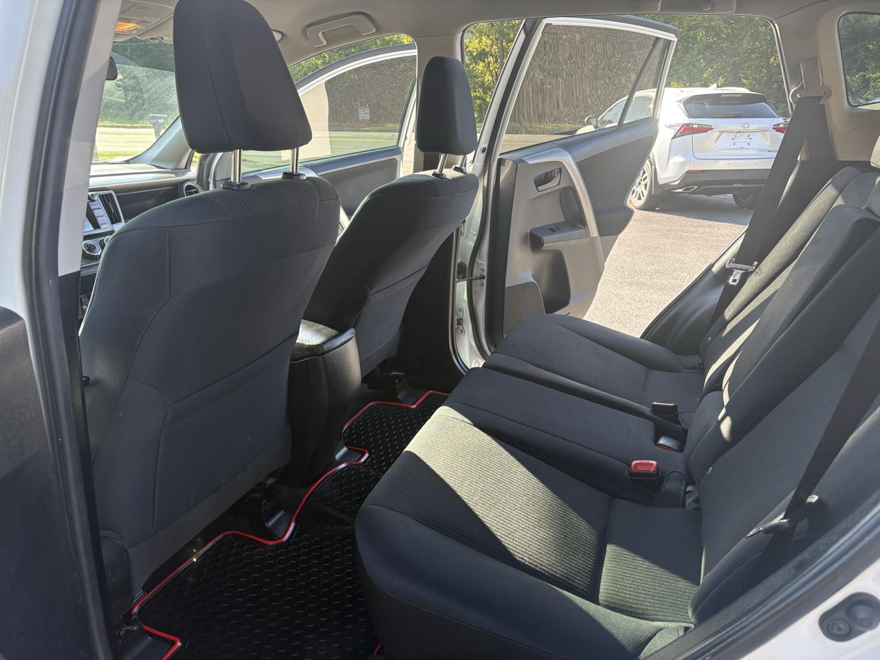 Toyota RAV4 LE AWD 2015