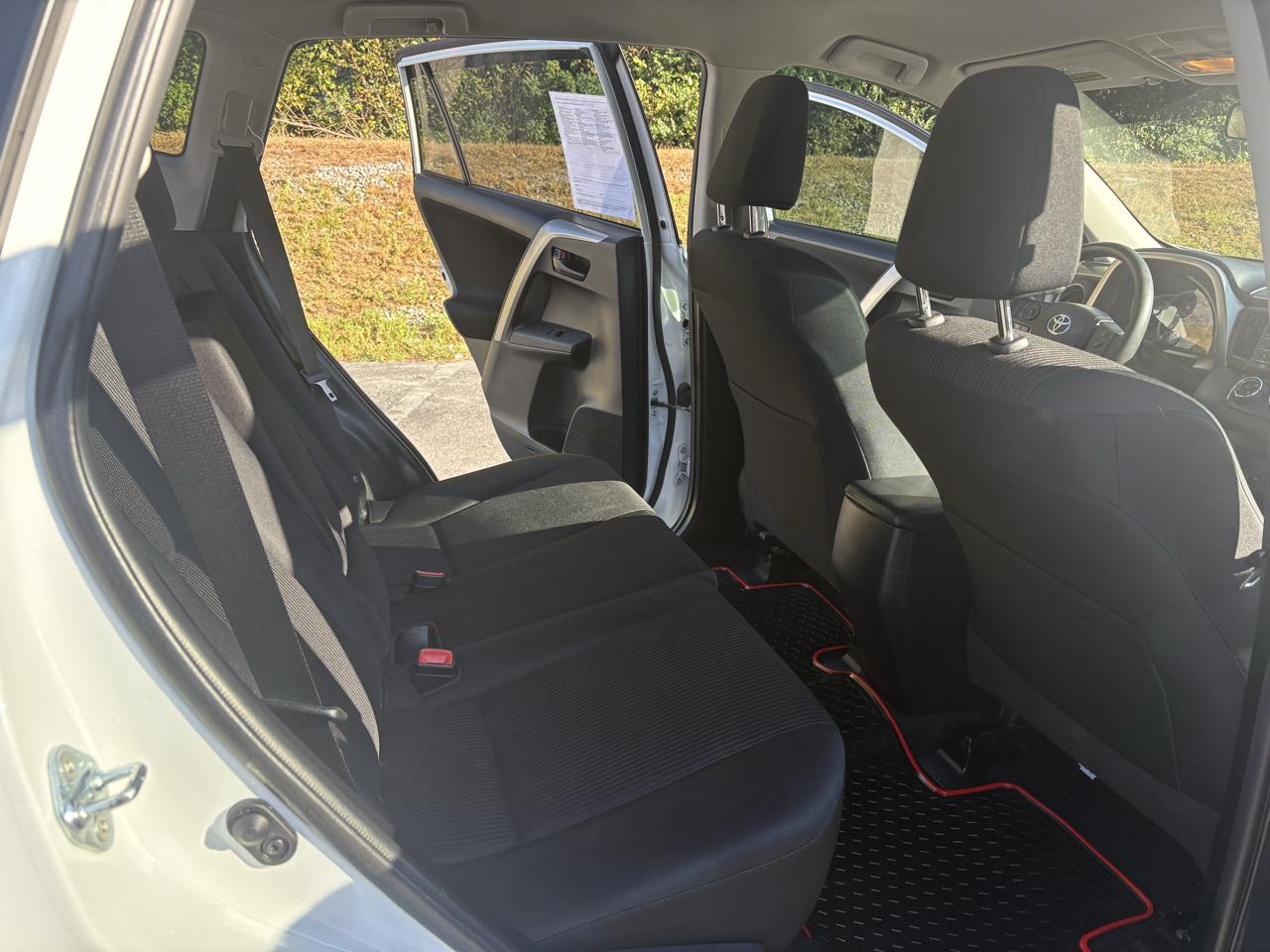 Toyota RAV4 LE AWD 2015