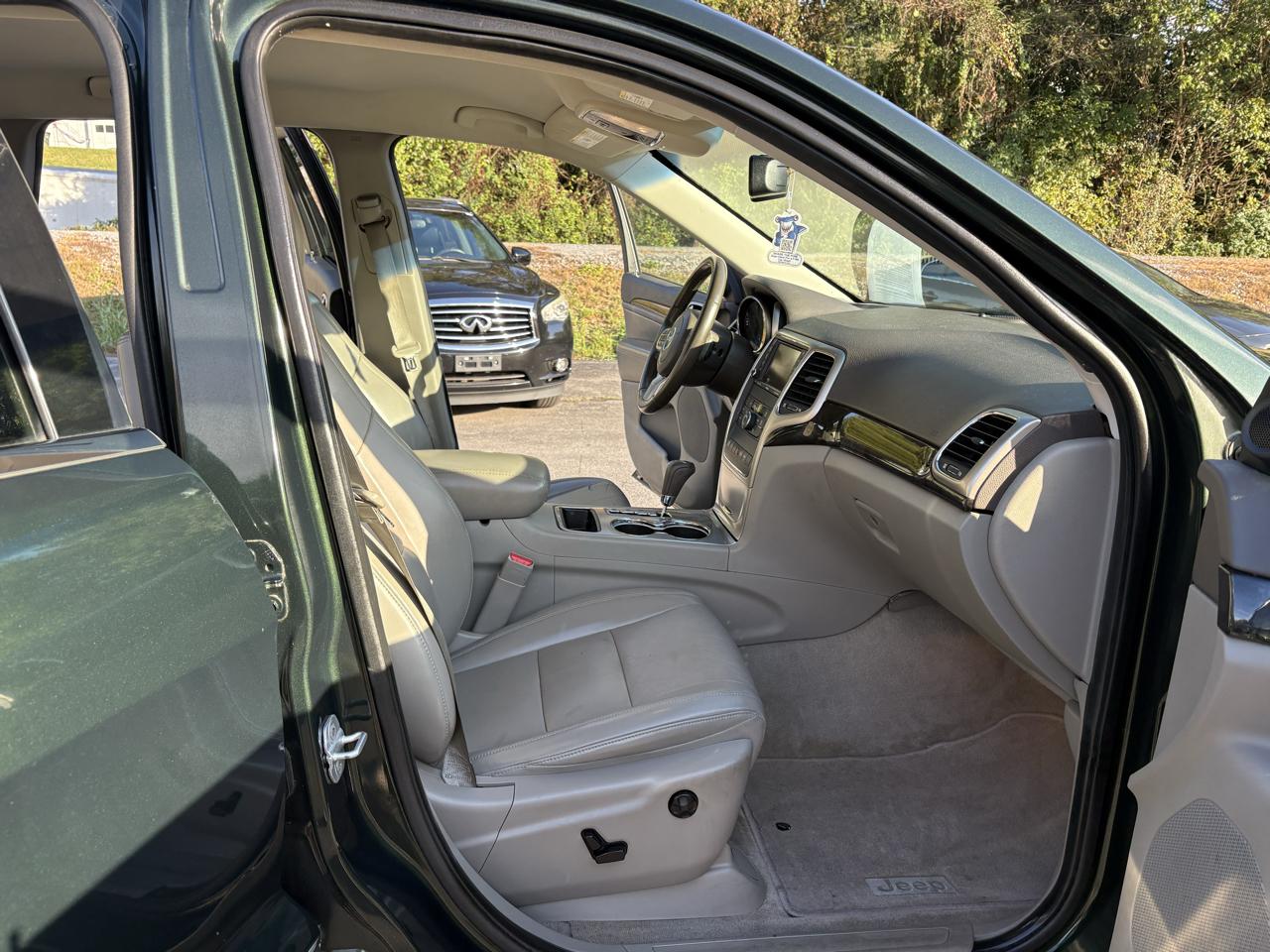 Jeep Grand Cherokee Laredo 4WD 2011
