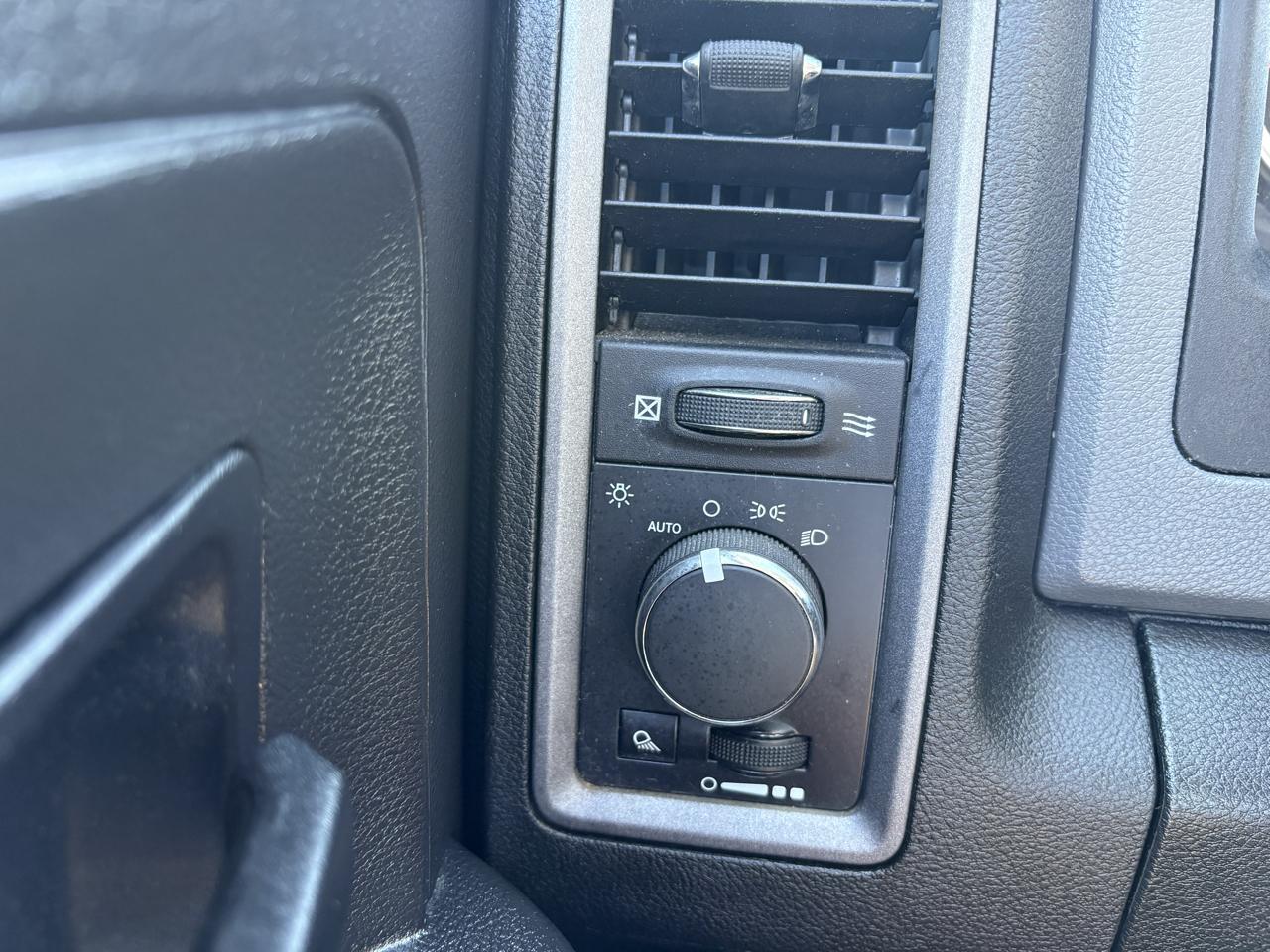 RAM 1500 Tradesman Crew Cab SWB 4WD 2014