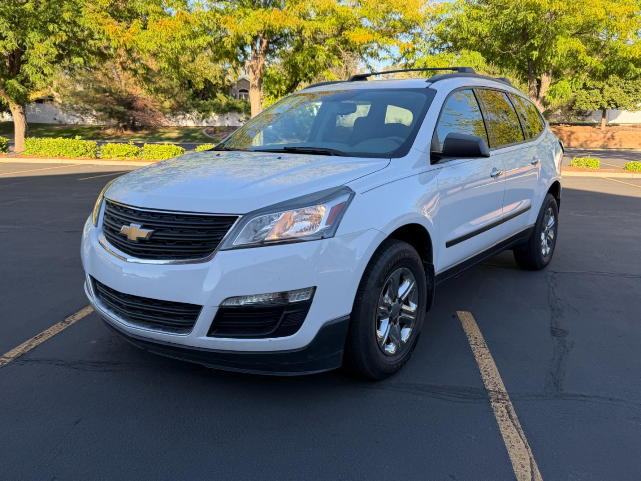 2016 Chevrolet Traverse LS Sport Utility 4D