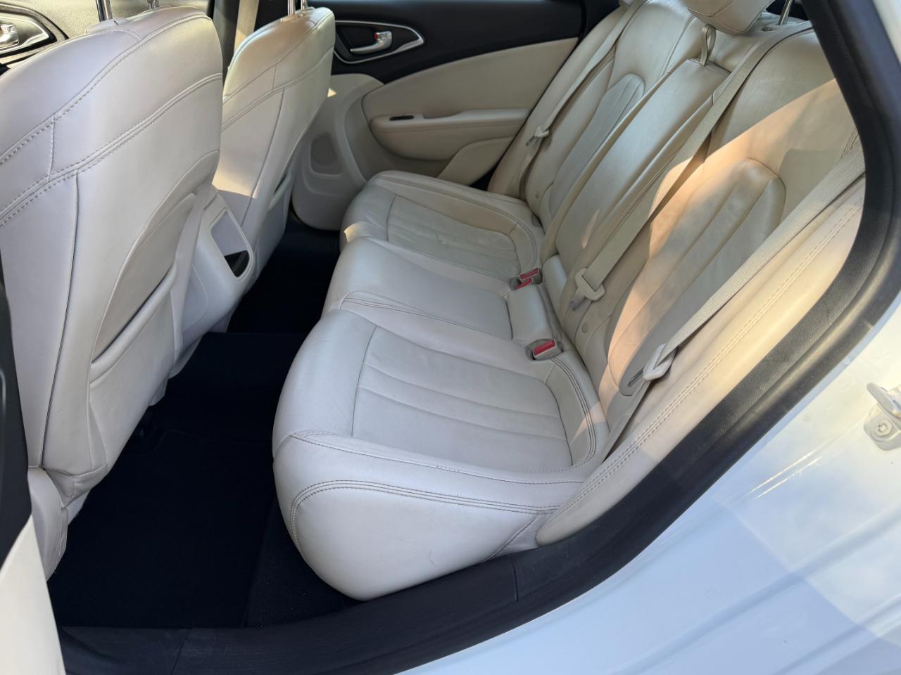 Chrysler 200  2016