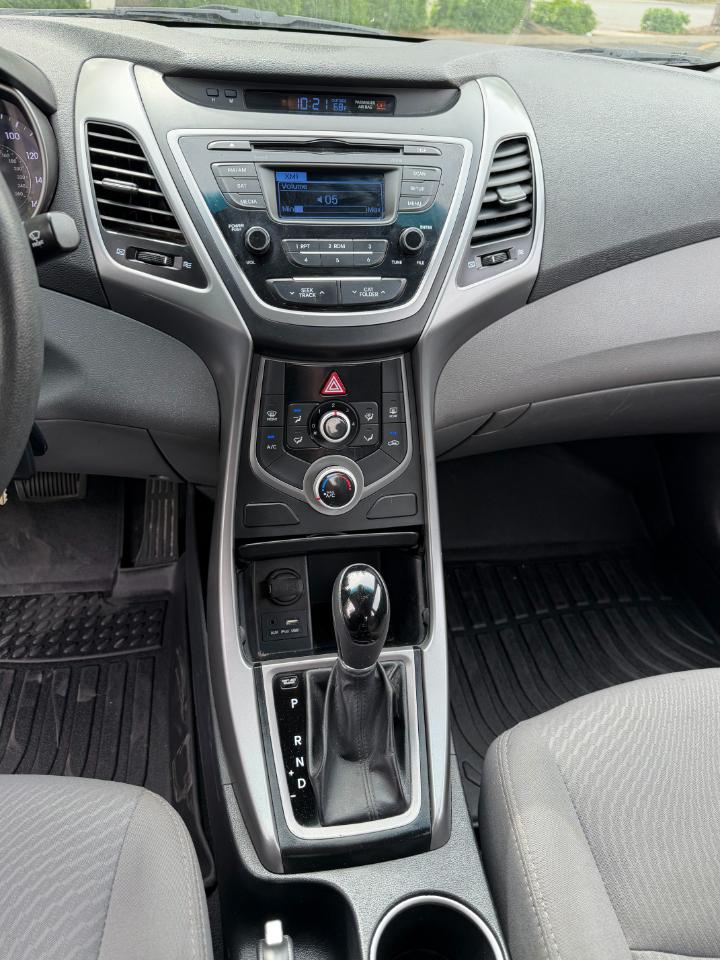 Hyundai Elantra  2016