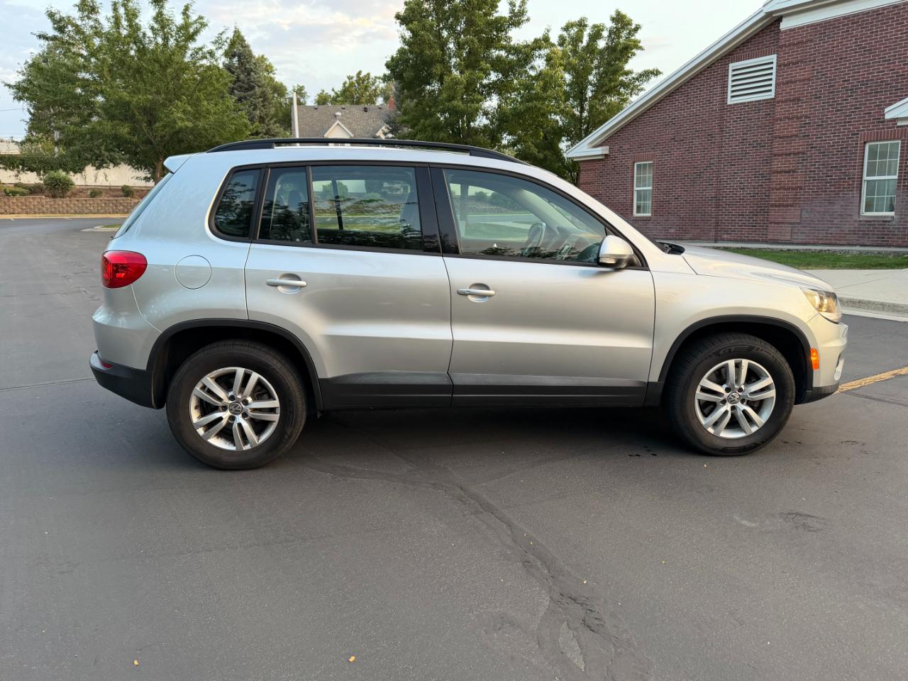Volkswagen Tiguan  2016