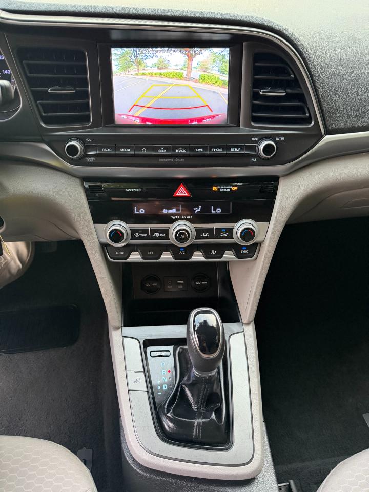 Hyundai Elantra  2020