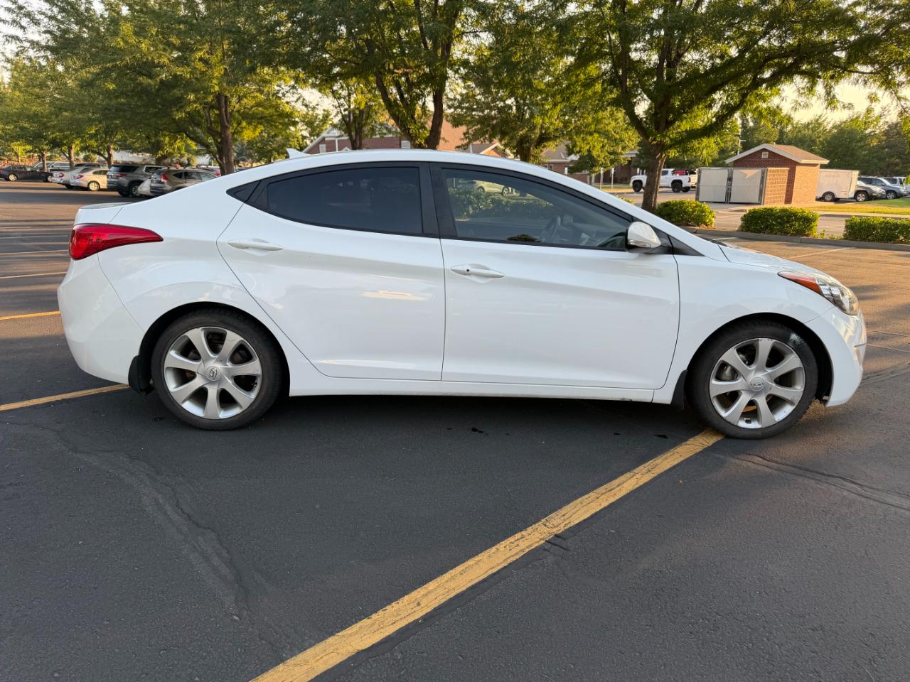 Hyundai Elantra  2012