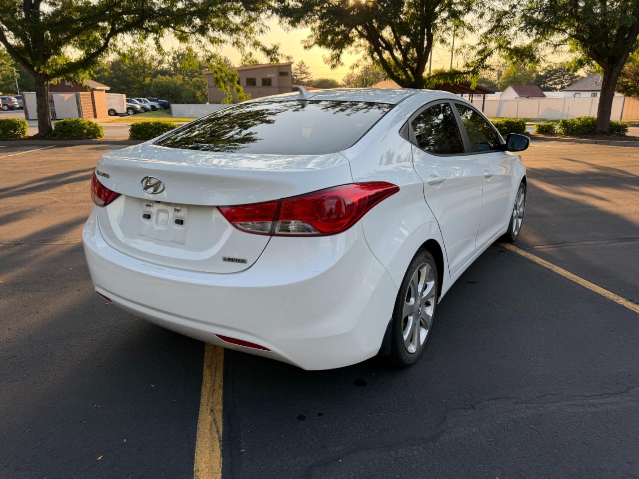 Hyundai Elantra  2012