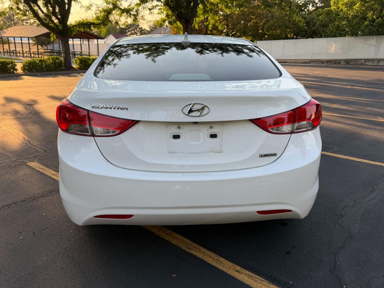 Hyundai Elantra  2012