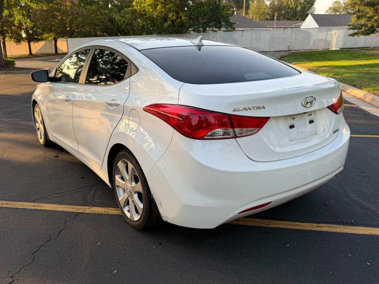 Hyundai Elantra  2012